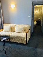 Brit Hotel Acacias