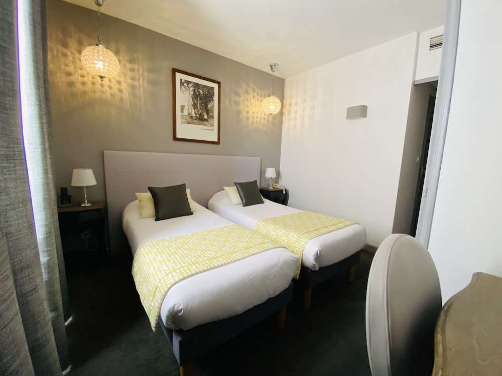 Brit Hotel Acacias