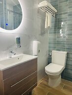 Brit Hotel Acacias