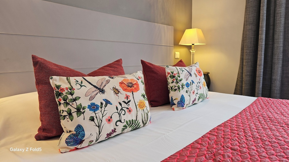 Brit Hotel Acacias