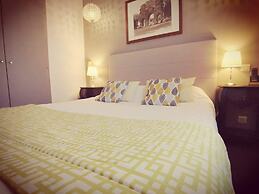 Brit Hotel Acacias