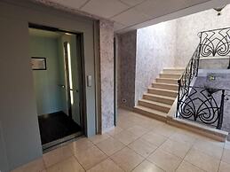 Brit Hotel Acacias