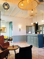 Brit Hotel Acacias