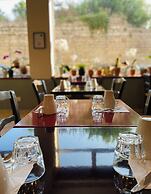 Brit Hotel Acacias