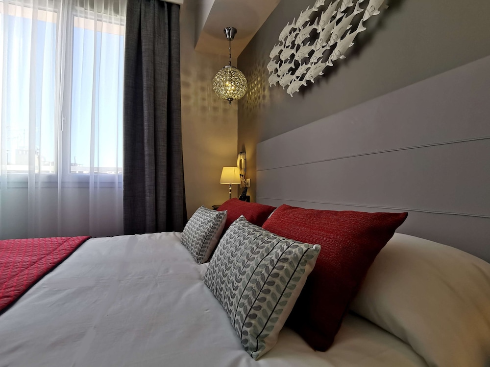 Brit Hotel Acacias