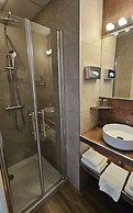 Brit Hotel Acacias