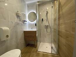 Brit Hotel Acacias