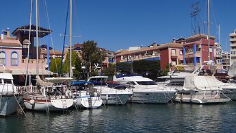 Apartamentos Marina Internacional