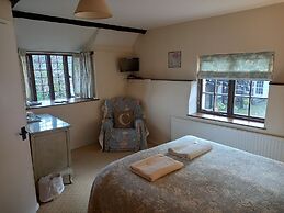Bickleigh Castle Hotel