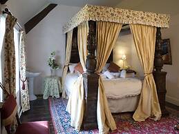 Bickleigh Castle Hotel
