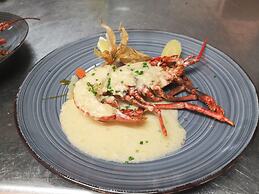 Logis _ Hotel Restaurant La Sapiniere