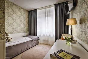 Corner Hotel