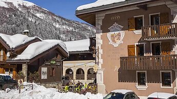 Hotel du Bourg