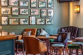 Greyhound Hotel