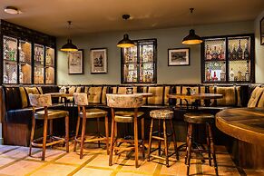 Greyhound Hotel