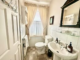 Albert & Victoria Guest House