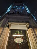Sir Thomas Hotel