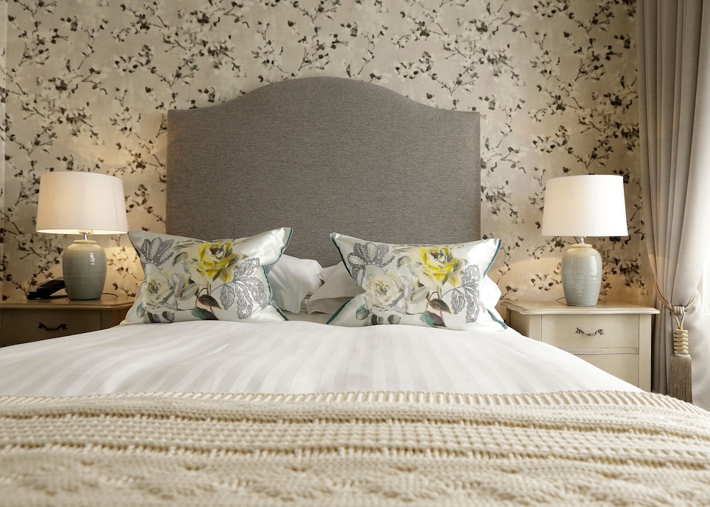 Nira Caledonia