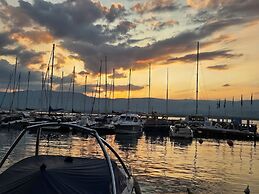 La Riviera Victoria