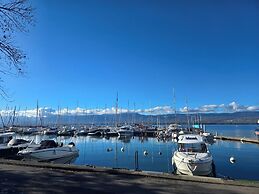 La Riviera Victoria
