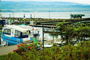 La Riviera Victoria