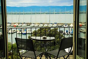 La Riviera Victoria