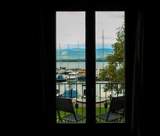 La Riviera Victoria