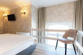 Golden Tree Hotel