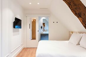 Golden Tree Hotel