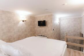 Golden Tree Hotel