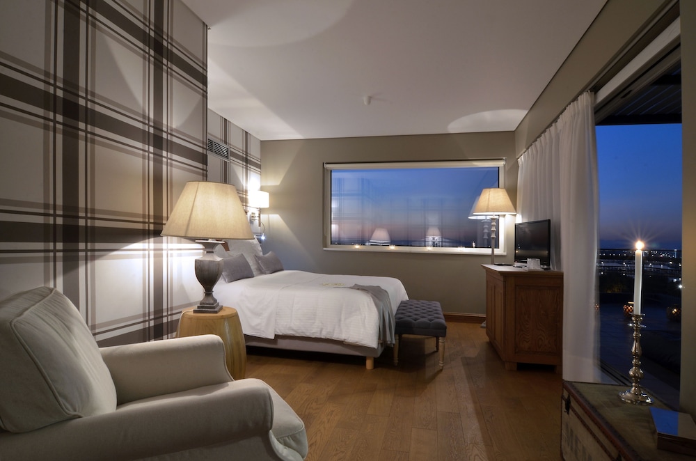 Sea View Cityscape Hotel