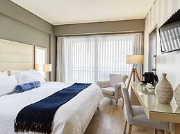 Sea View Cityscape Hotel
