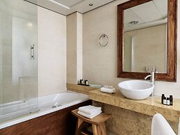 Sea View Cityscape Hotel