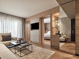 Sea View Cityscape Hotel