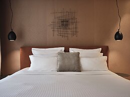 Sea View Cityscape Hotel