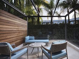 Sea View Cityscape Hotel