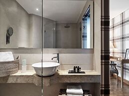 Sea View Cityscape Hotel