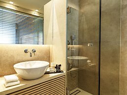 Sea View Cityscape Hotel