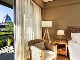 Sea View Cityscape Hotel