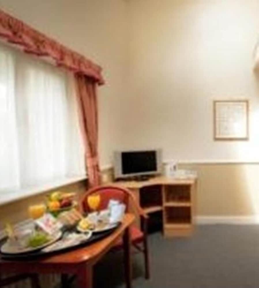 Moreton Park Lodge