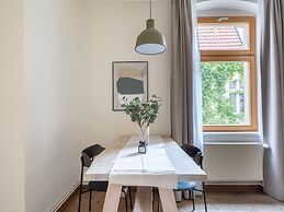 Schoenhouse Avenue by Limehome