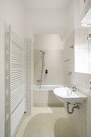 Schoenhouse Avenue by Limehome