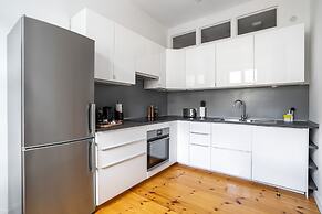 Schoenhouse Avenue by Limehome
