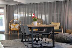 Cosmopolitan Hotel and Apartments