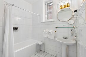 Hotel Charles-Alexandre - Par Aneyro
