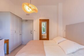 Elena Hotel