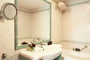 Zeus Essence Ramada by Wyndham Athens
