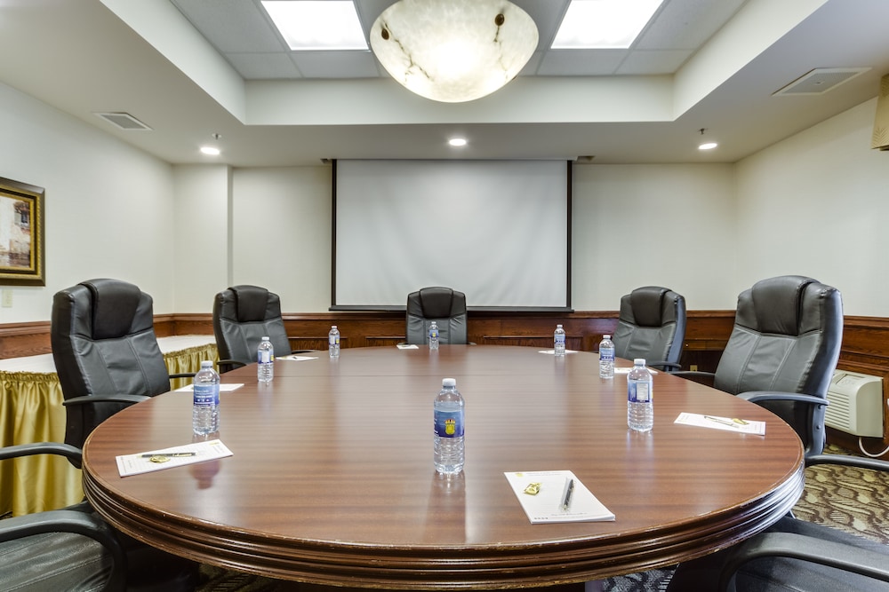 Monte Carlo Inn Vaughan Suites