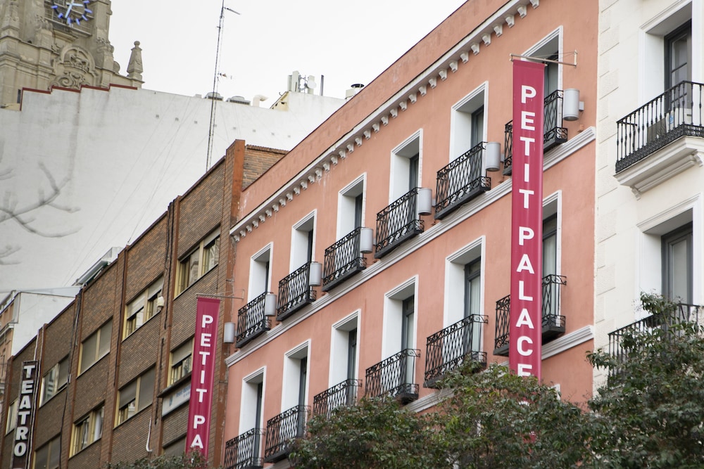 Petit Palace Tres Cruces