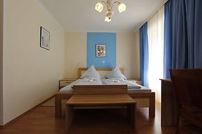Hotel Restaurant Adria - Stuben